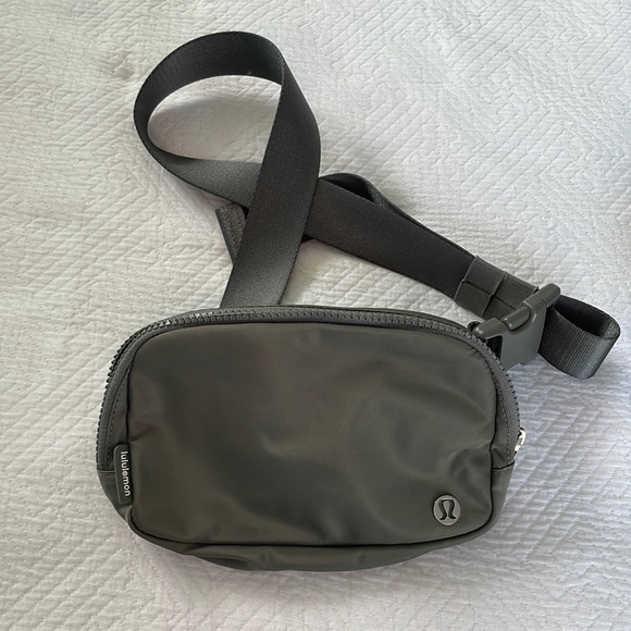 lululemon athletica Handbags - Lululemon Everywhere Belt bag in 1L size in grey sage